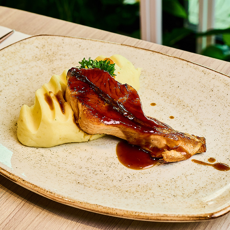 Restaurante_Aroma_Gourmet_Salmon_Caramelizada