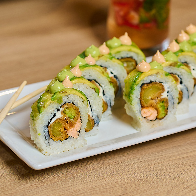 Restaurante_Aroma_Gourmet_avocado_sushi_rollo